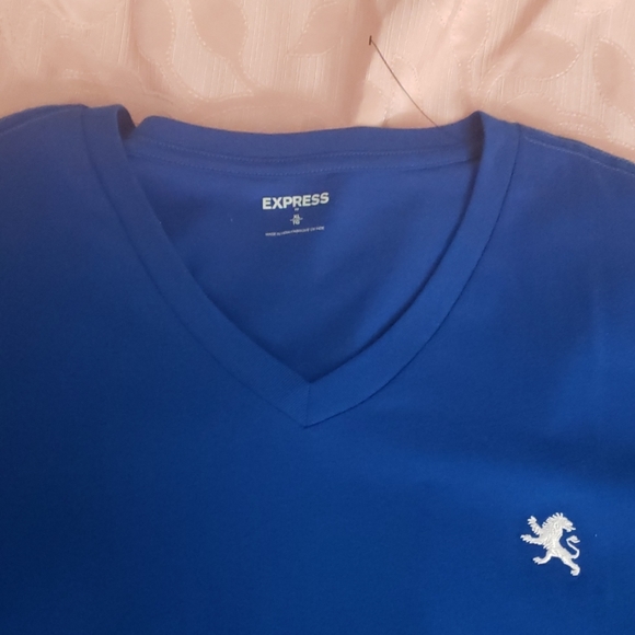 Express V-neck - Picture 3 of 3